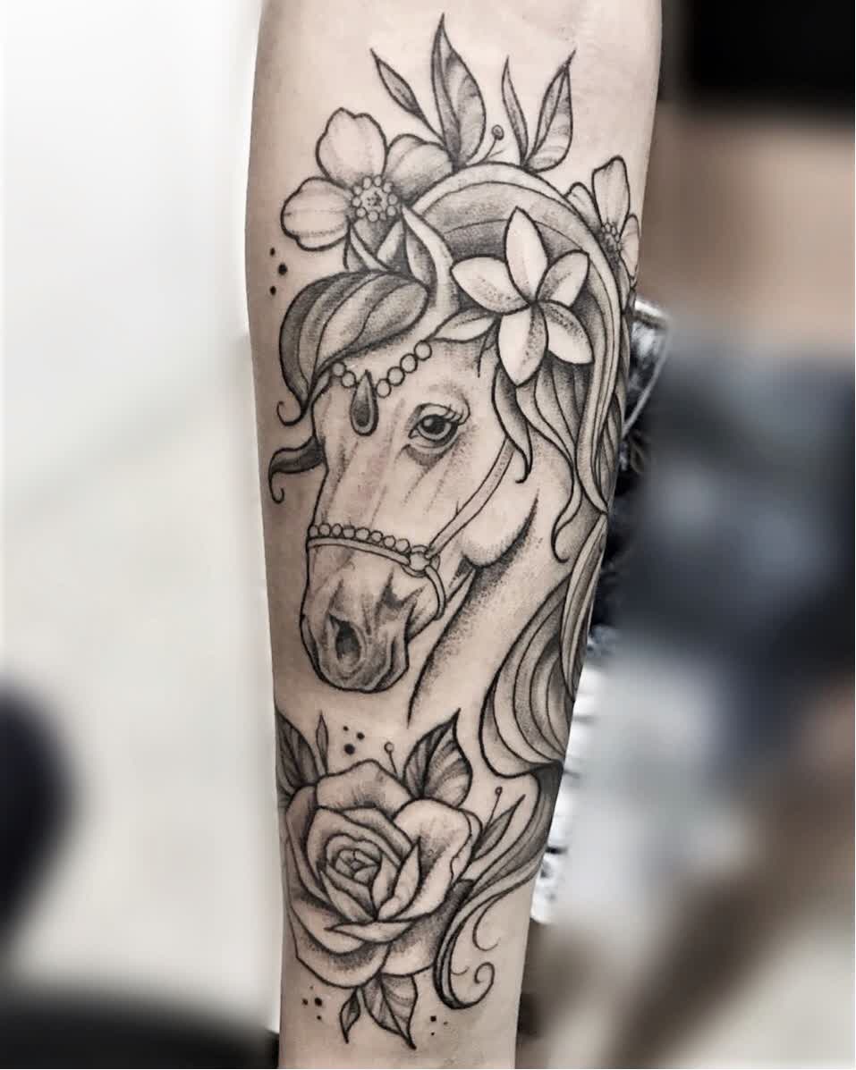 tattoo feminin licorne 17