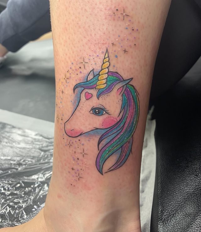 tattoo feminin licorne 22
