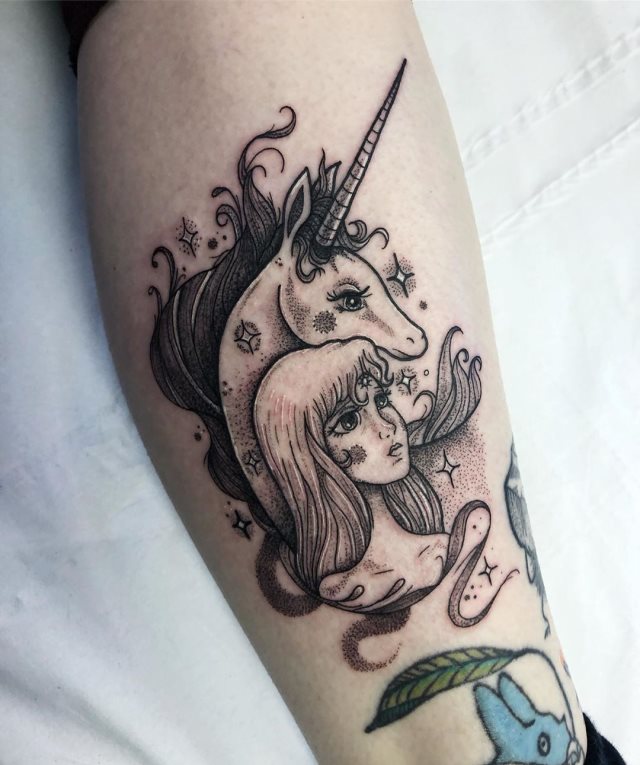 tattoo feminin licorne 23