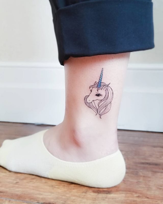 tattoo feminin licorne 27