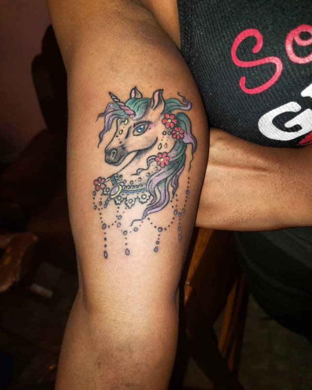 tattoo feminin licorne 38
