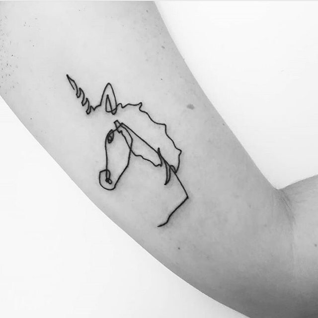 tattoo feminin licorne 39