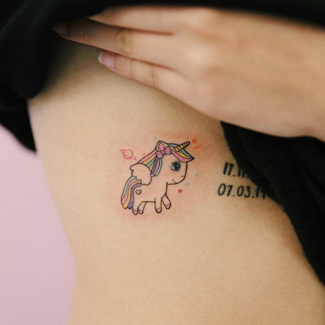 tattoo feminin licorne 40