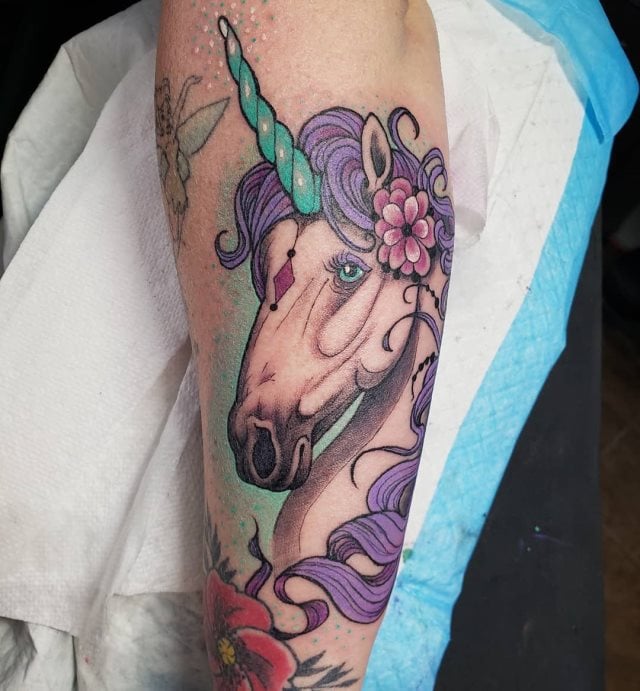 tattoo feminin licorne 43