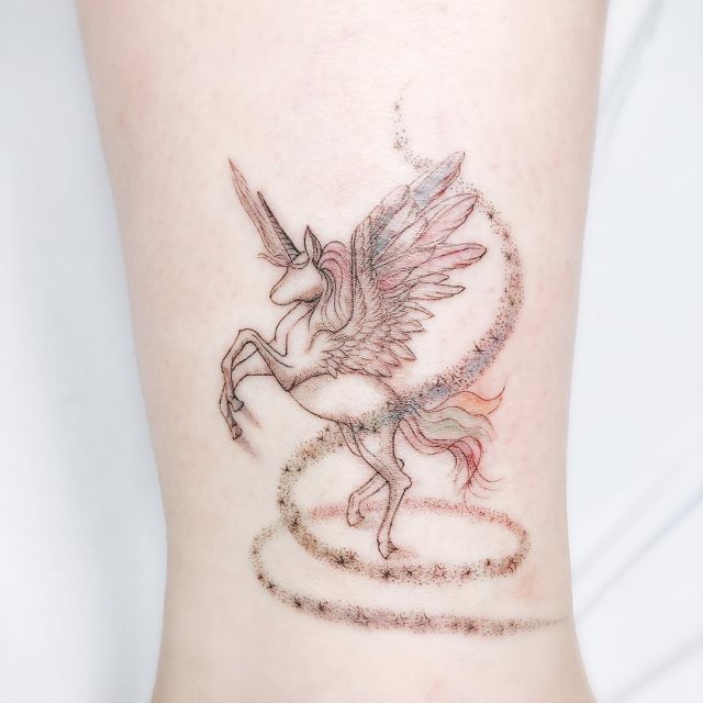 tattoo feminin licorne 46