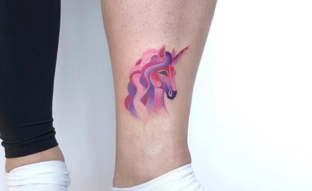 tattoo feminin licorne 49
