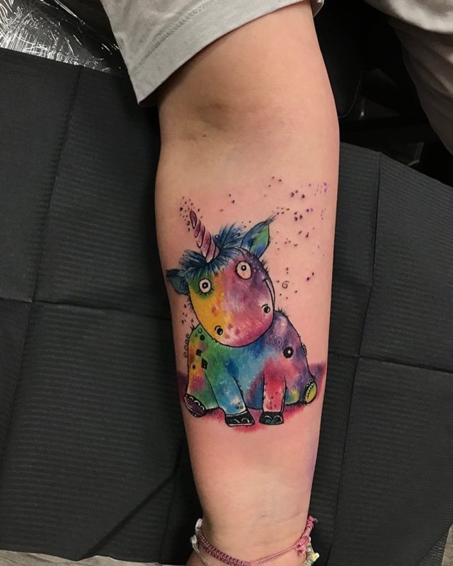 tattoo feminin licorne 51