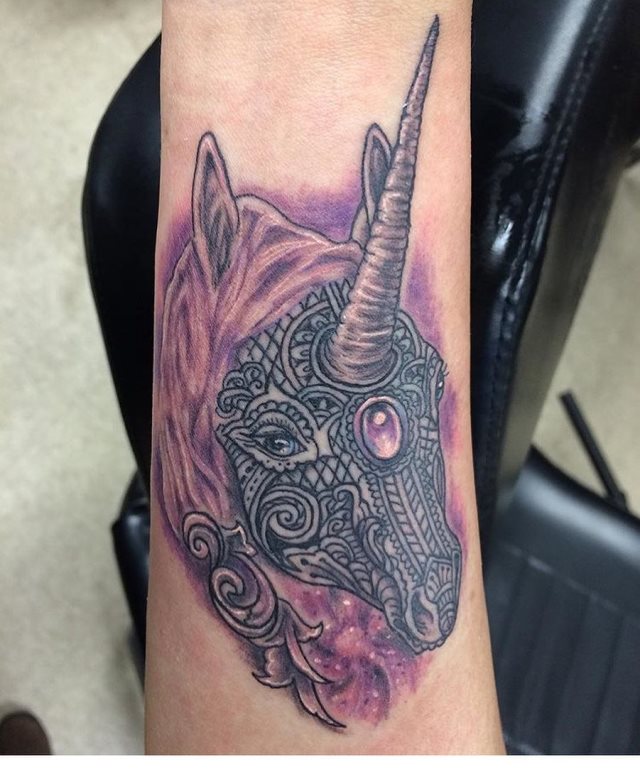 tattoo feminin licorne 52