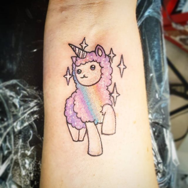 tattoo feminin licorne 59