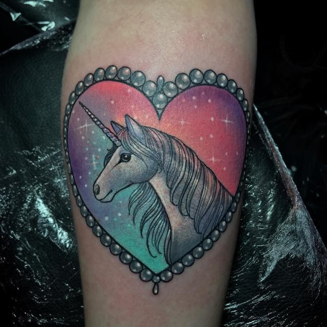 tattoo feminin licorne 60