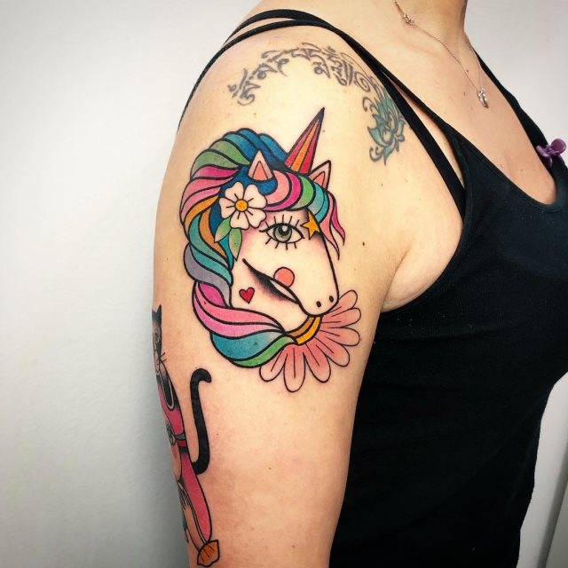 tattoo feminin licorne 63