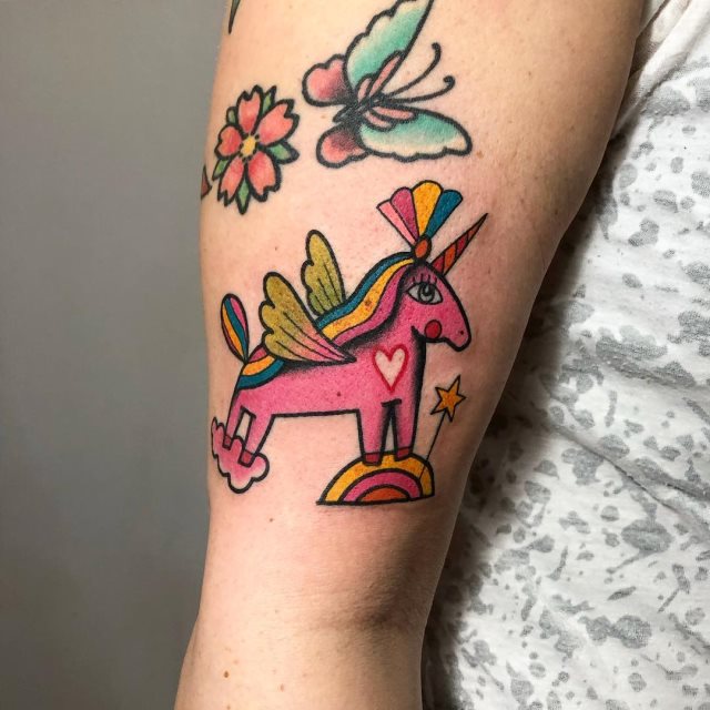 tattoo feminin licorne 65