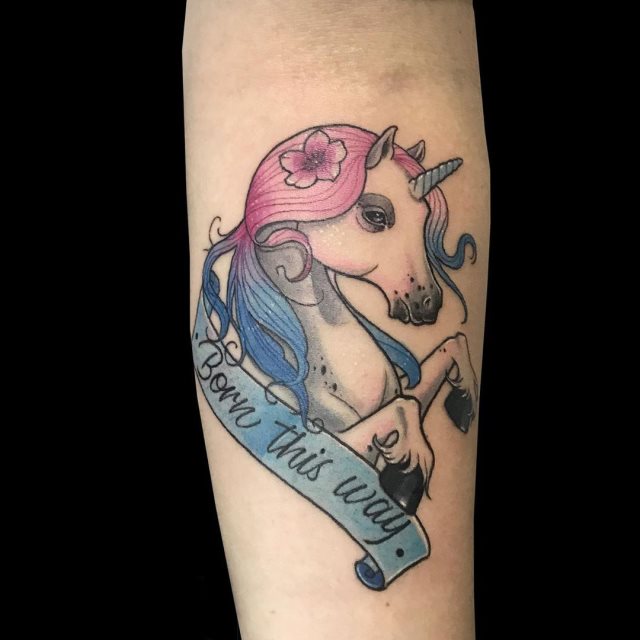 tattoo feminin licorne 68