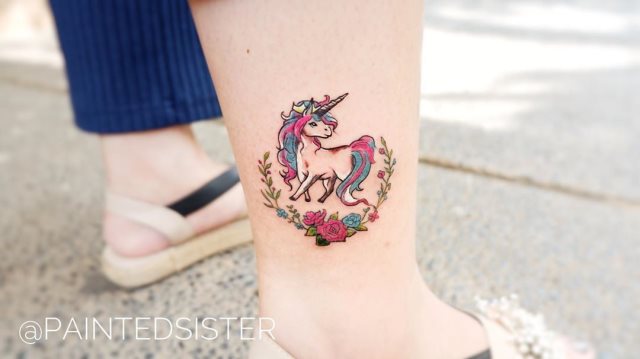 tattoo feminin licorne 70