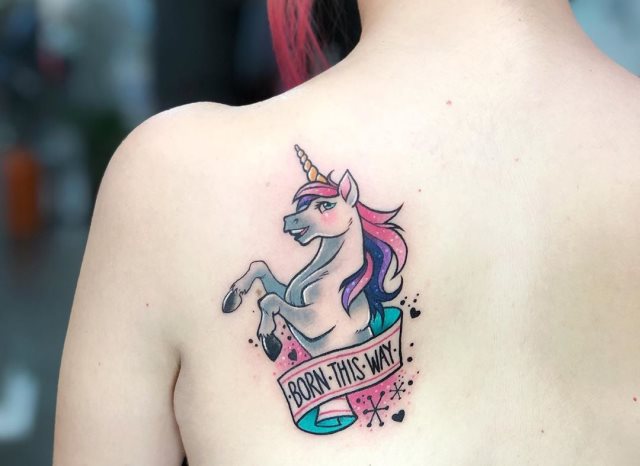 tattoo feminin licorne 73