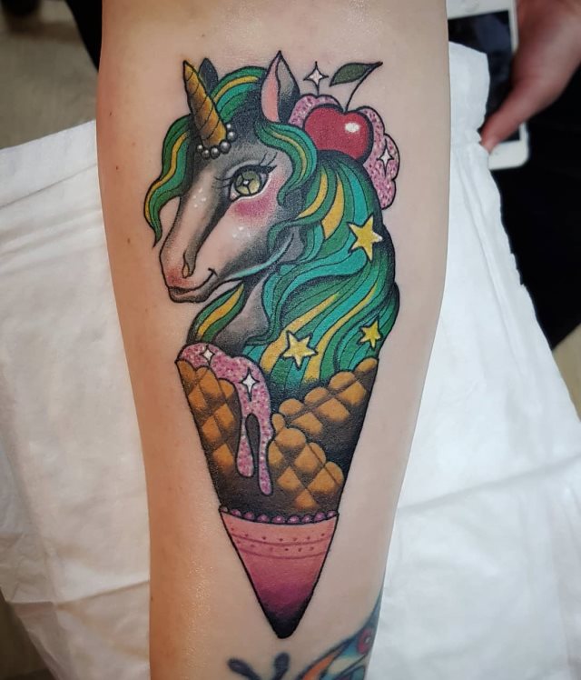 tattoo feminin licorne 76