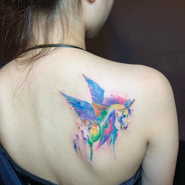 tattoo feminin licorne 78