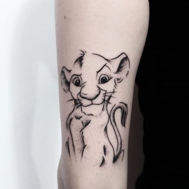 tattoo feminin lion 07