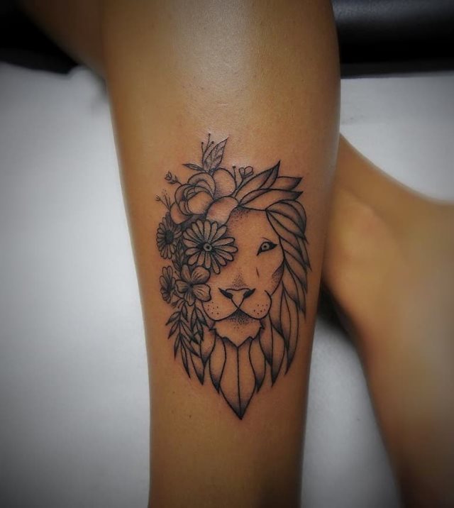 tattoo feminin lion 13