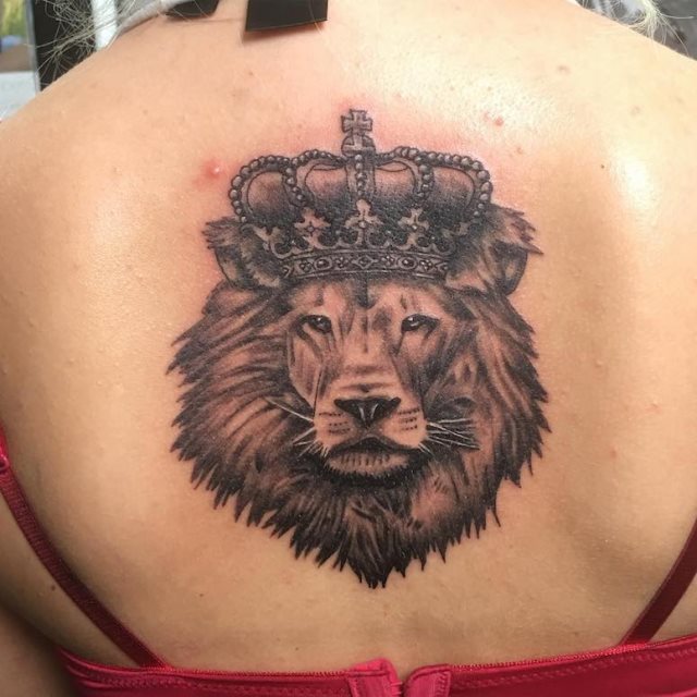 tattoo feminin lion 16