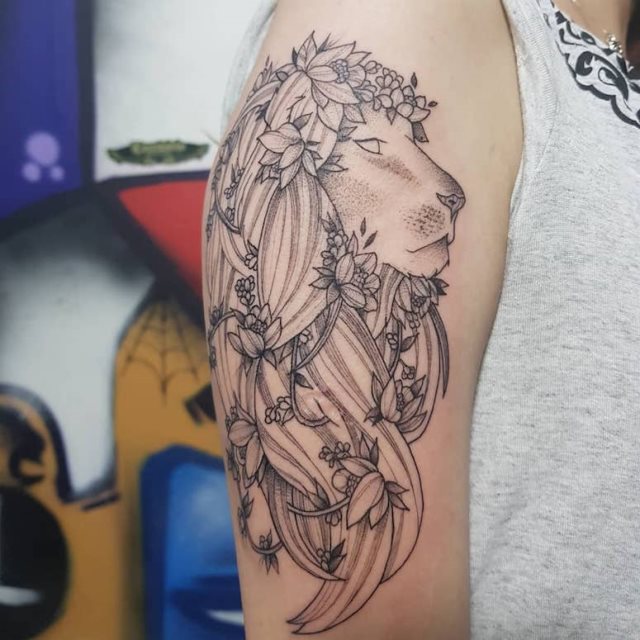 tattoo feminin lion 31