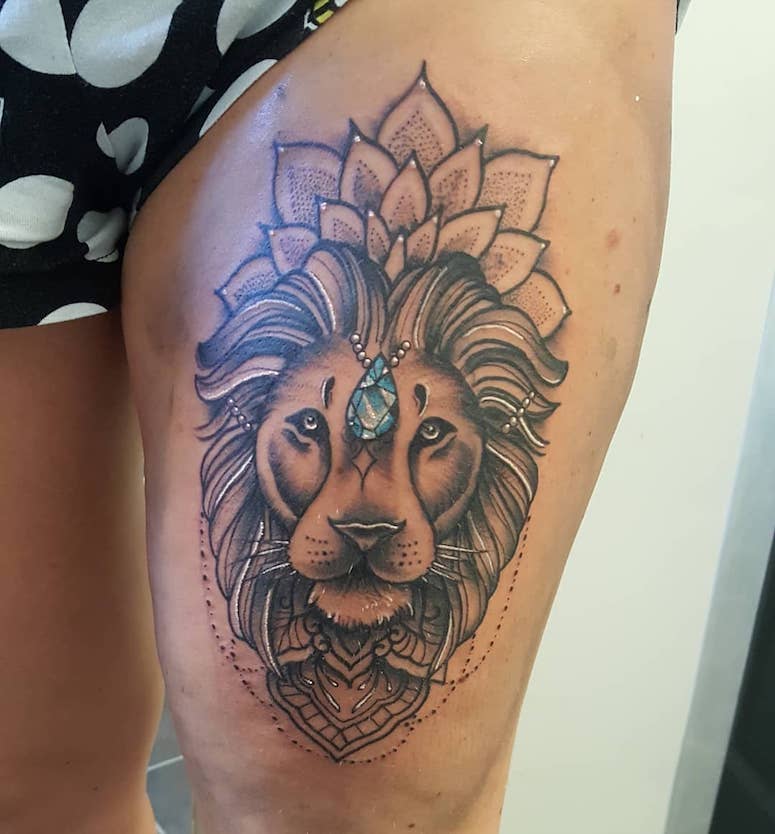 tattoo feminin lion 33