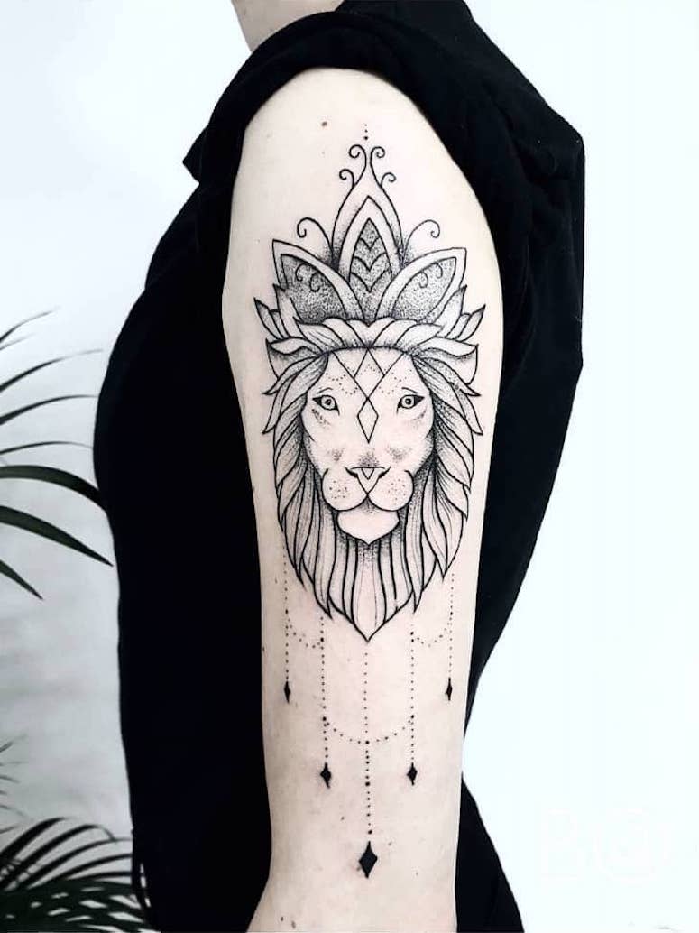 tattoo feminin lion 35