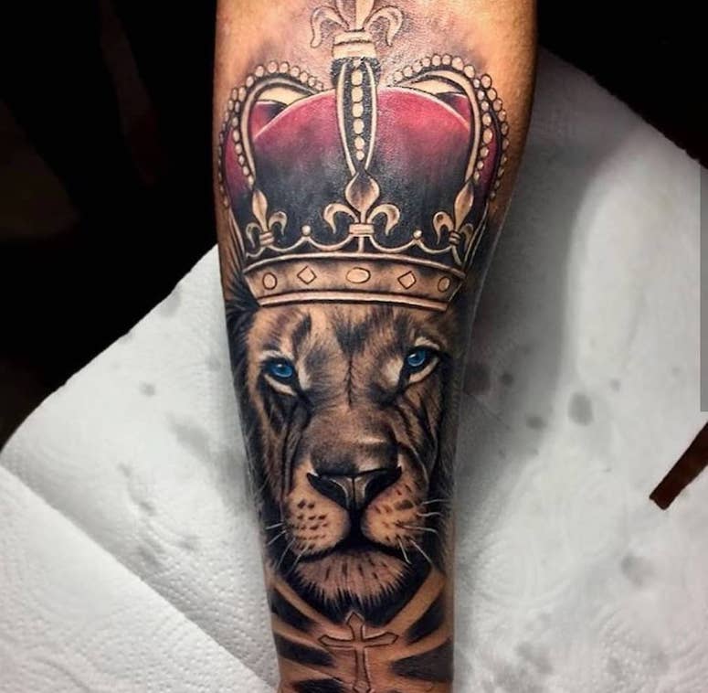tattoo feminin lion 38