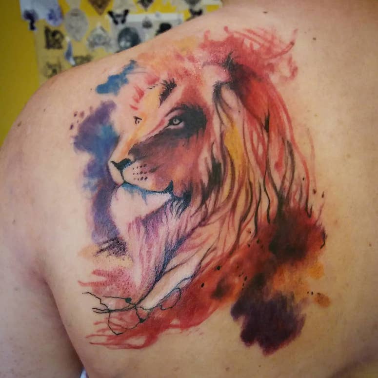 tattoo feminin lion 43