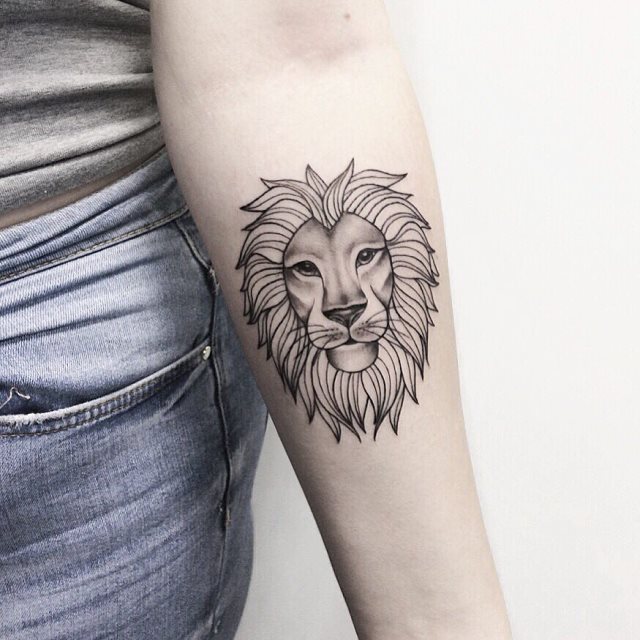 tattoo feminin lion 44