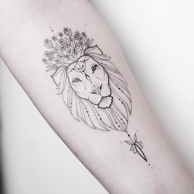 tattoo feminin lion 45