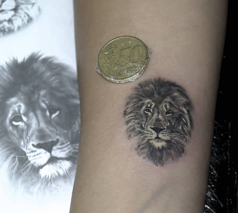 tattoo feminin lion 46