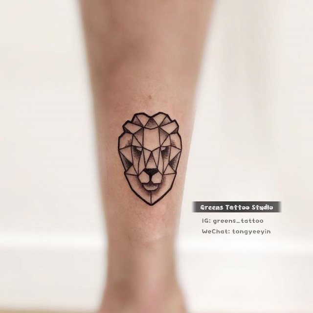 tattoo feminin lion 50