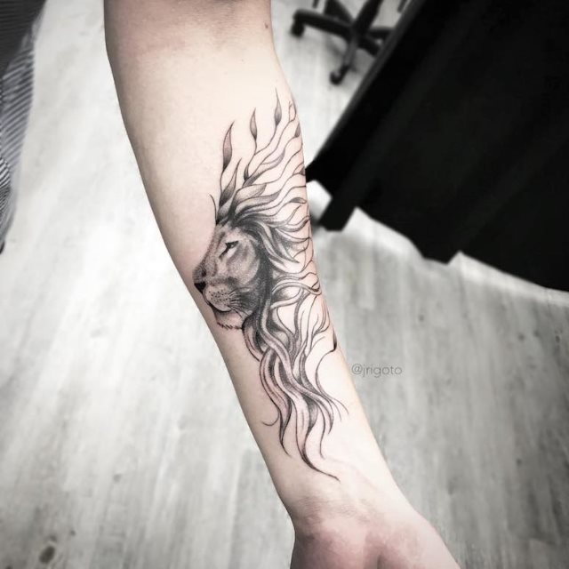 tattoo feminin lion 54