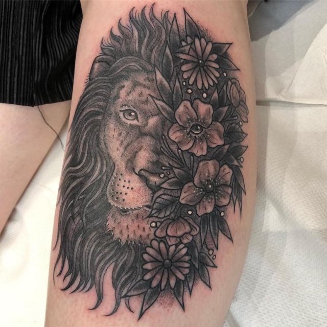 tattoo feminin lion 55