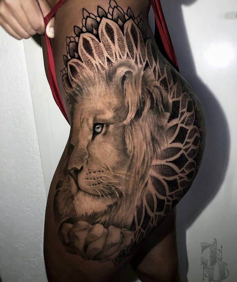 tattoo feminin lion 57