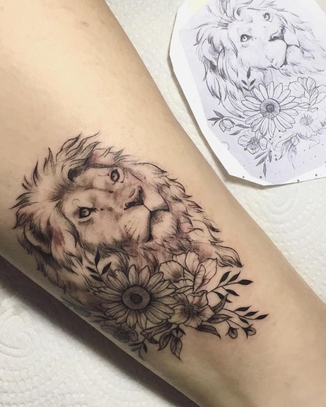 tattoo feminin lion 60