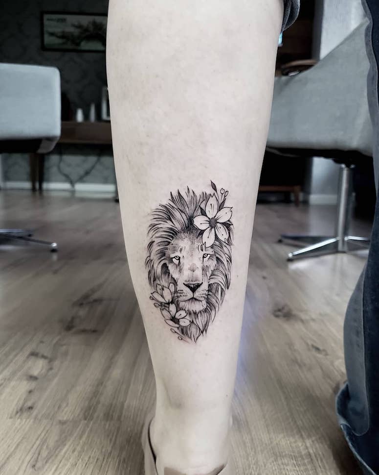 tattoo feminin lion 64
