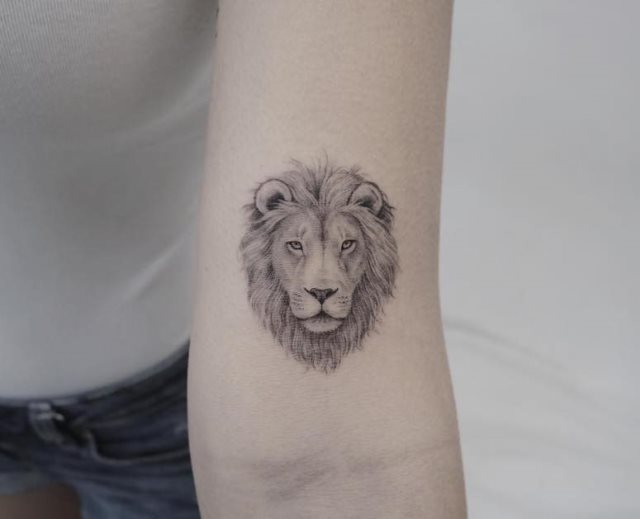 tattoo feminin lion 66