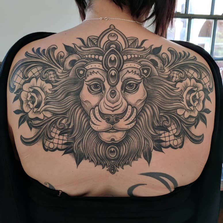 tattoo feminin lion 71