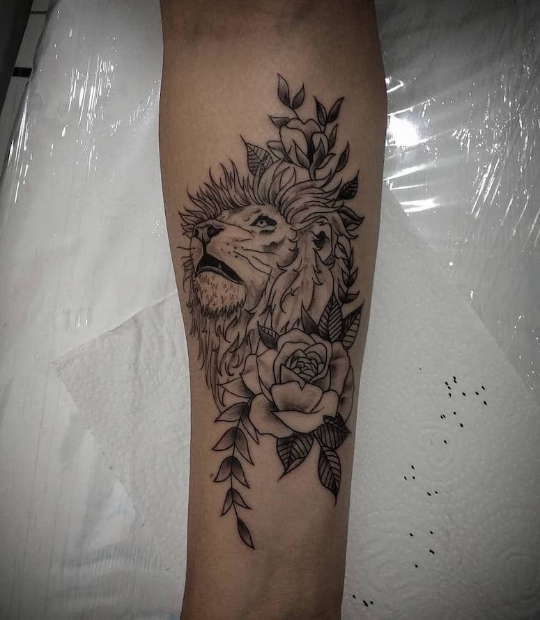 tattoo feminin lion 72