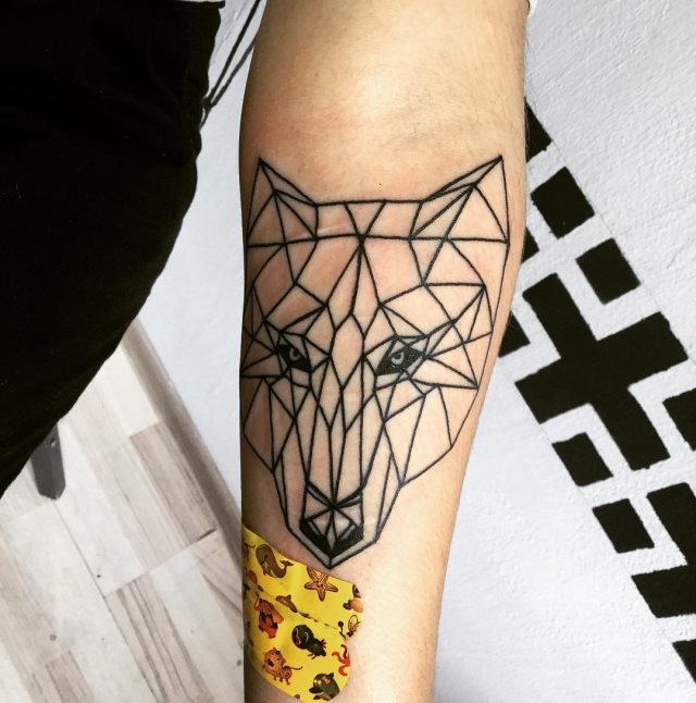 tattoo feminin loup 03