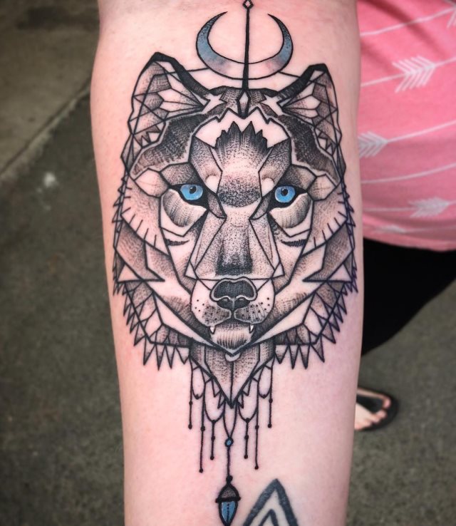 tattoo feminin loup 08