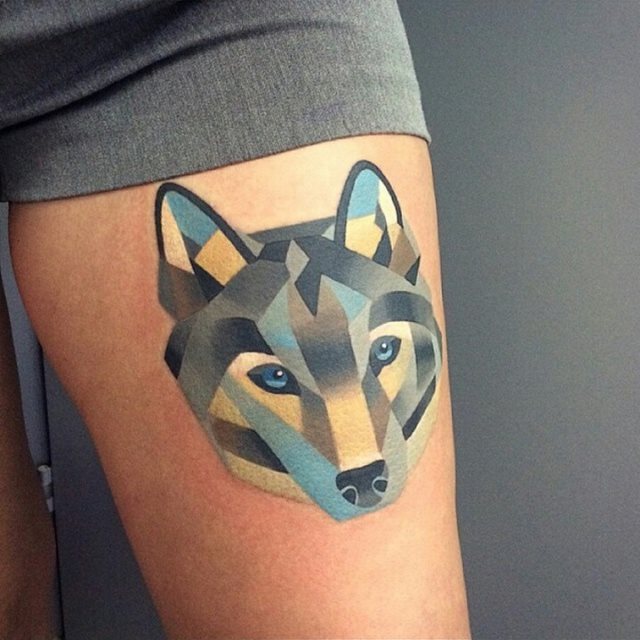 tattoo feminin loup 12