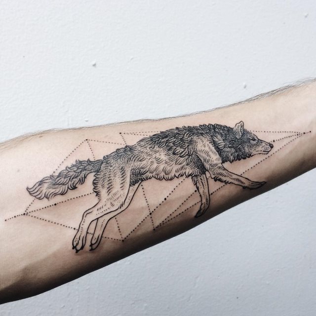 tattoo feminin loup 17