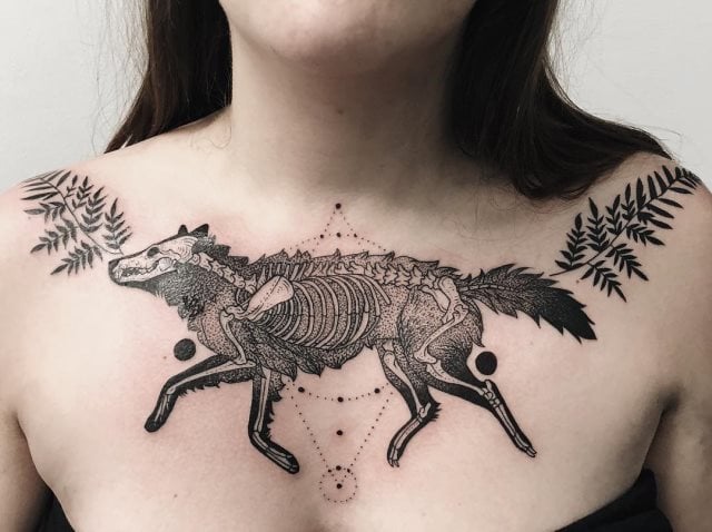 tattoo feminin loup 18