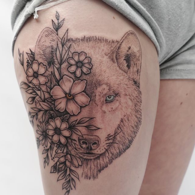 tattoo feminin loup 22