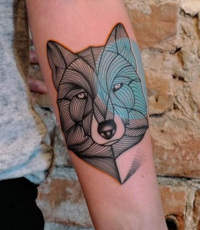 tattoo feminin loup 26