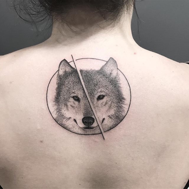 tattoo feminin loup 27