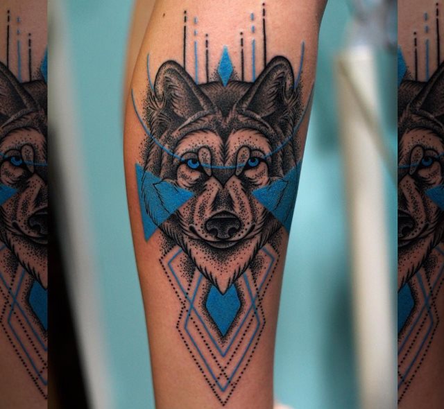 tattoo feminin loup 28